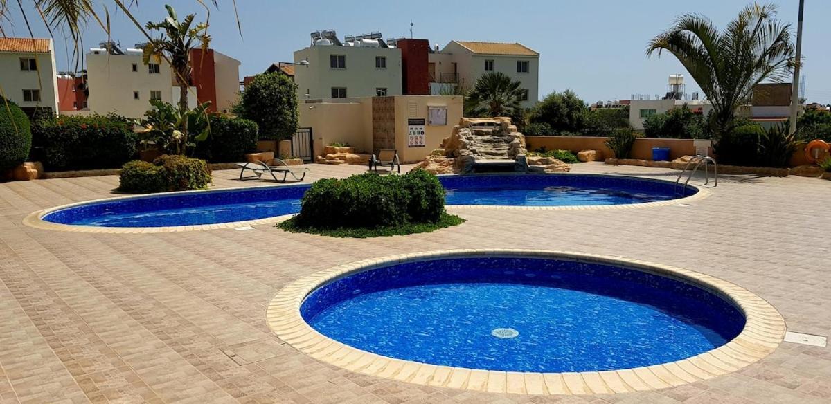 Sun Island Apartments Paphos Exterior photo