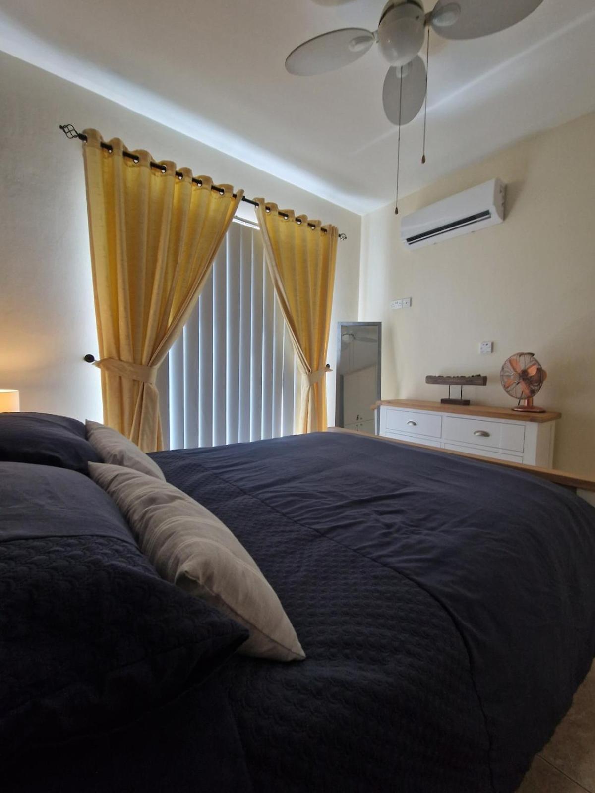 Sun Island Apartments Paphos Exterior photo